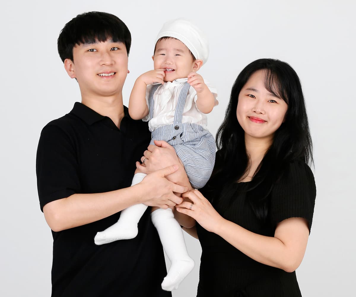 성남 사진관을 찾는 가족에게 잘 어울리는 촬영