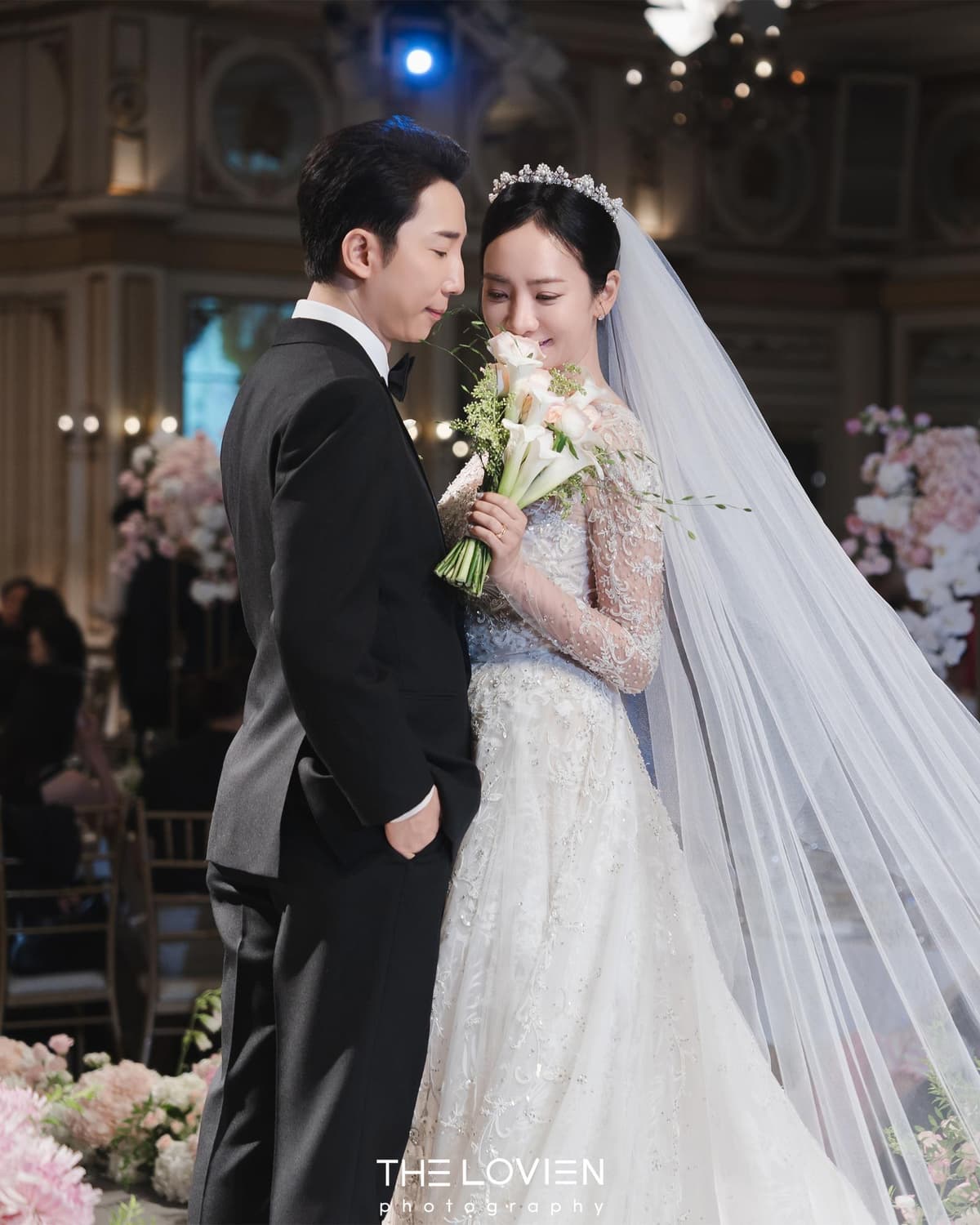 본식 버진로드 위에서 담은 표정과 걸음 1