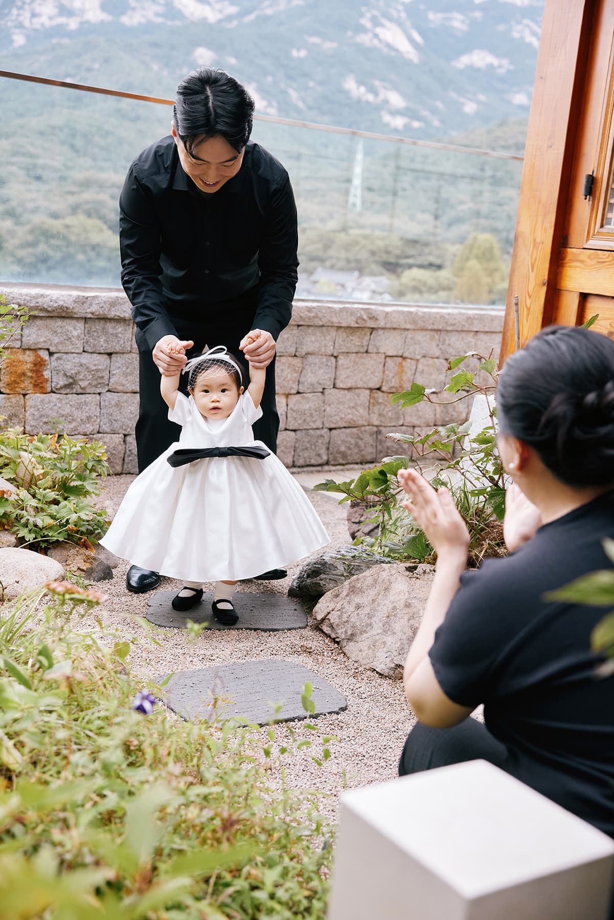 아기의 컨디션을 먼저 살피는 촬영 1