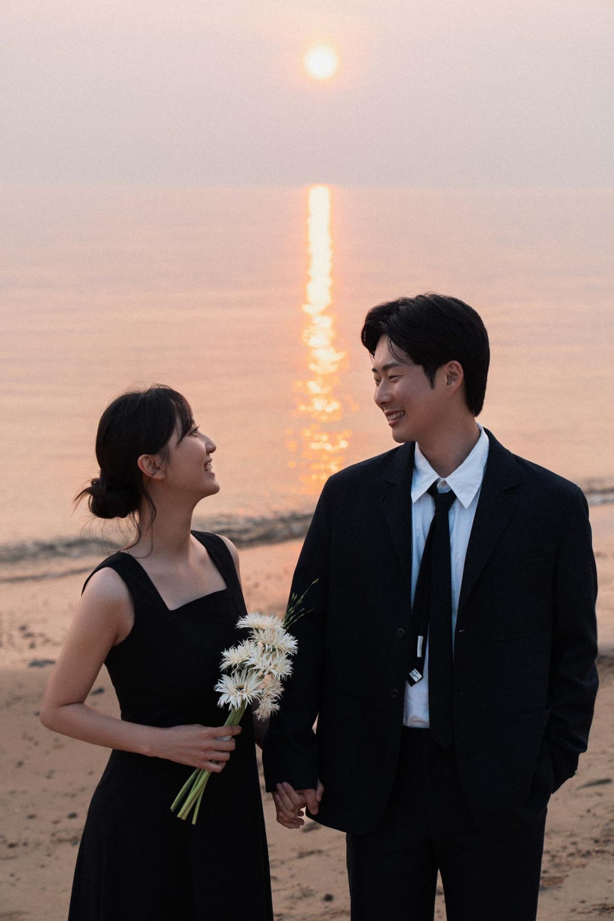 일몰의 서해안 바다에서 마무리한 촬영 2
