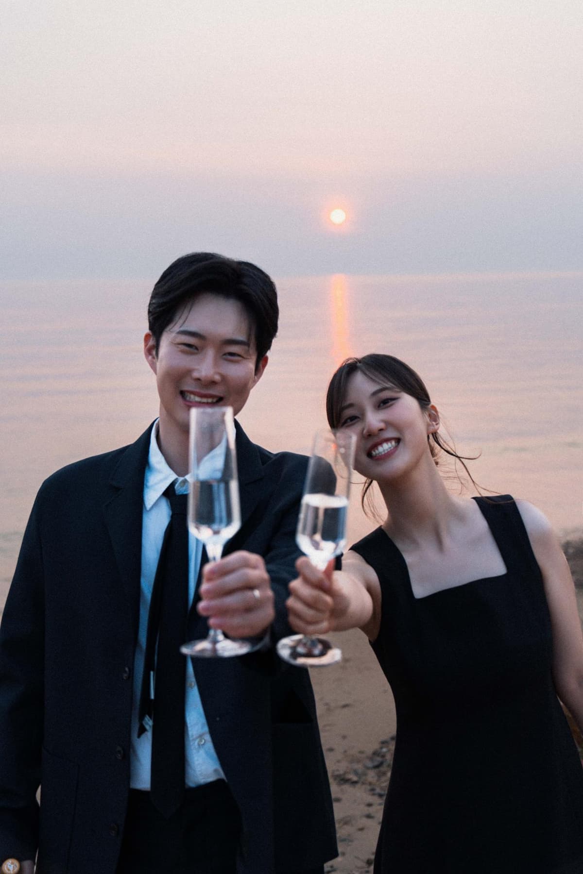 일몰의 서해안 바다에서 마무리한 촬영 1