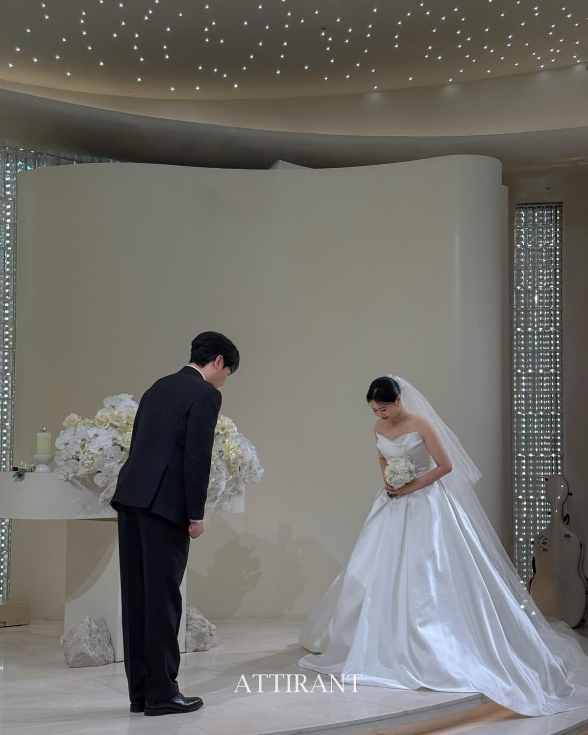 본식에서는 채플홀의 따뜻함을 중심으로 1