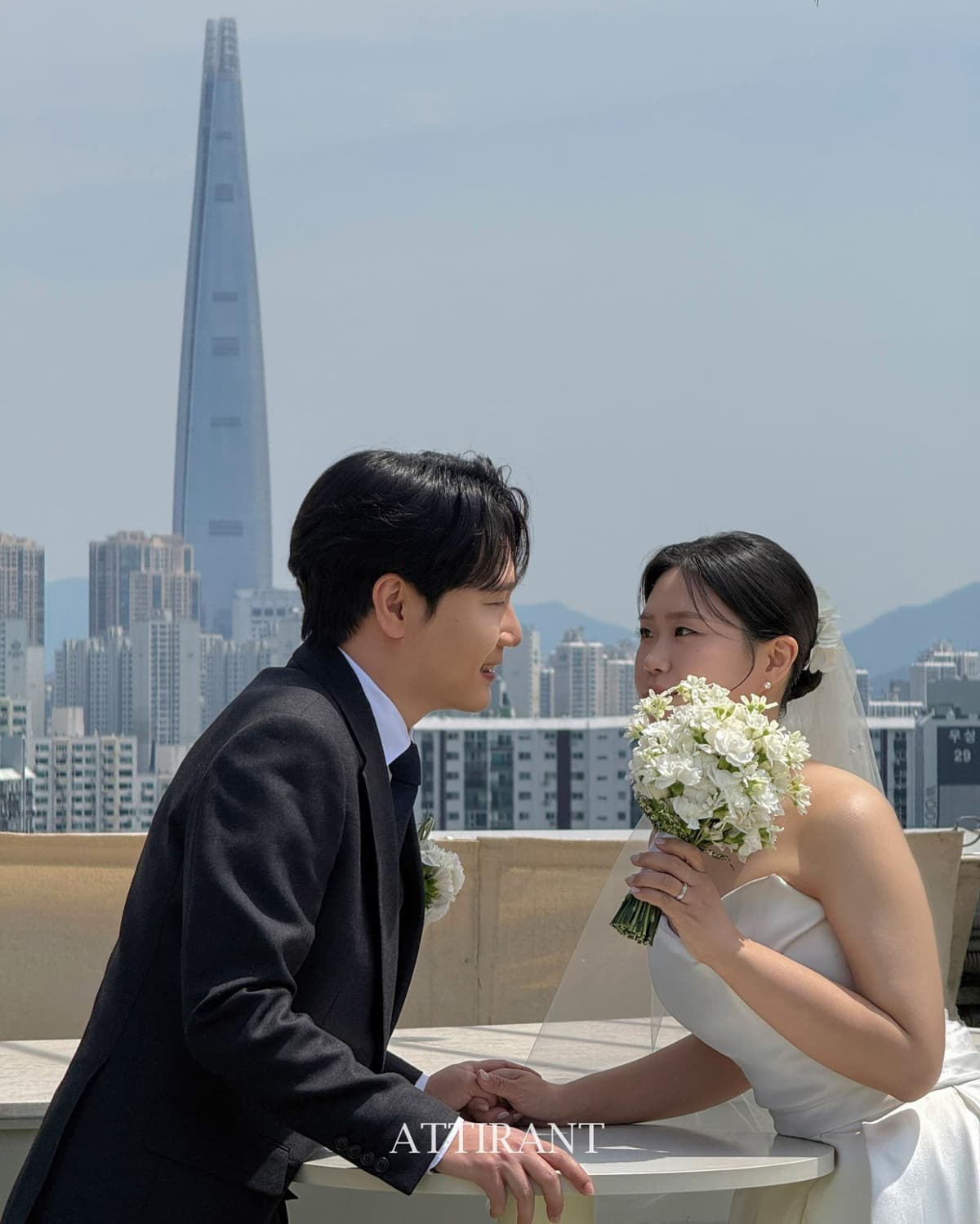 루프탑에서 담은 자연광과 롯데타워 2
