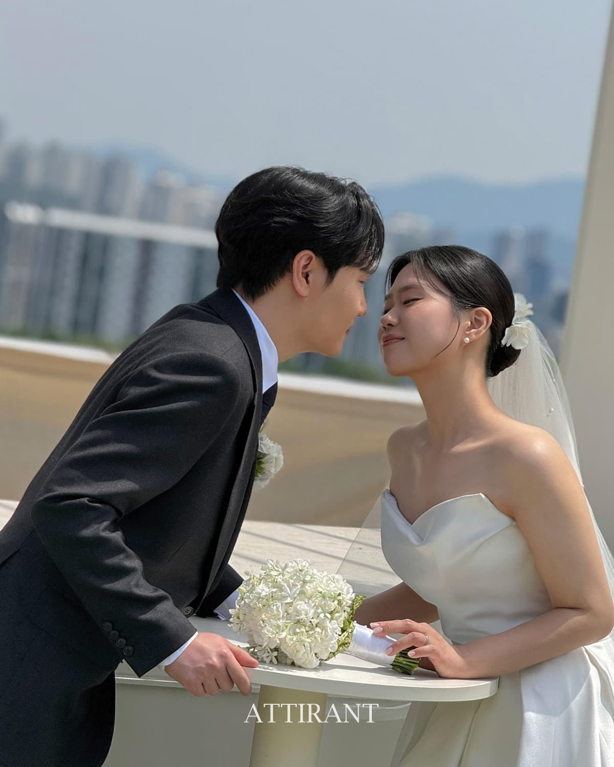 루프탑에서 담은 자연광과 롯데타워 1